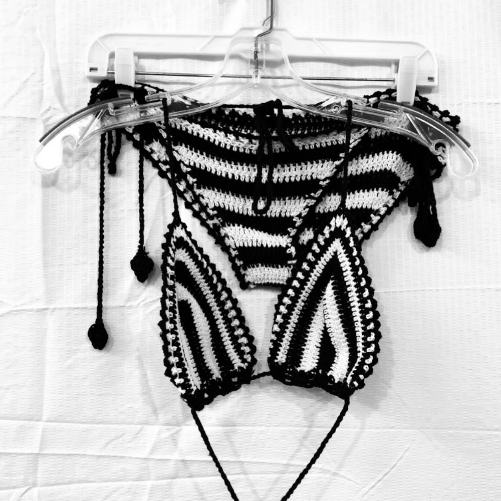 Striped Bikini, crocheted. Super cute!